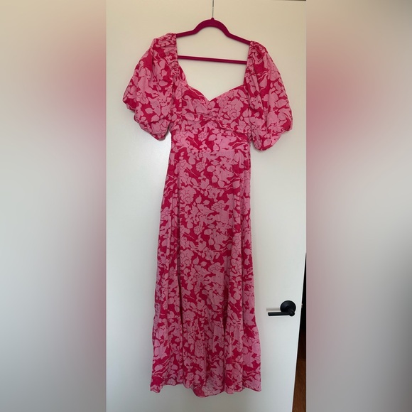 Free the Roses Dresses & Skirts - Floral puff sleeve tie back maxi dress